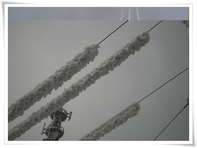 冰雪中的抢险队--记四川南宫NG28电力抢险队