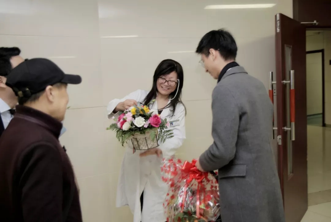 我们是一家人——南宫NG28电力集团工会主席张辉一行携爱心款慰问陈显达