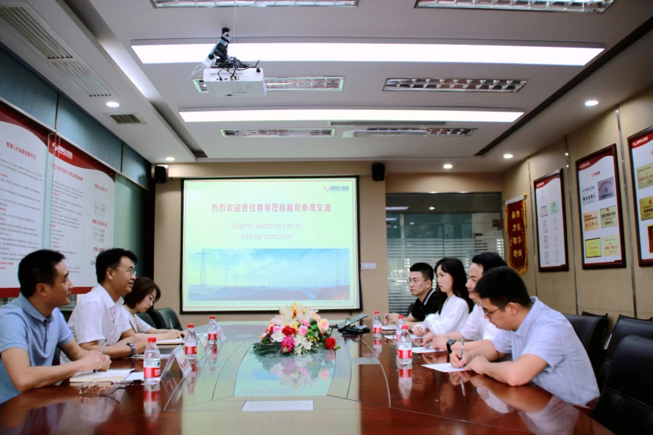 青羊区总工会副主席唐宁，府南街道人大工委主任、总工会主席刘庆一行到南宫NG28电力集团指导工会事情