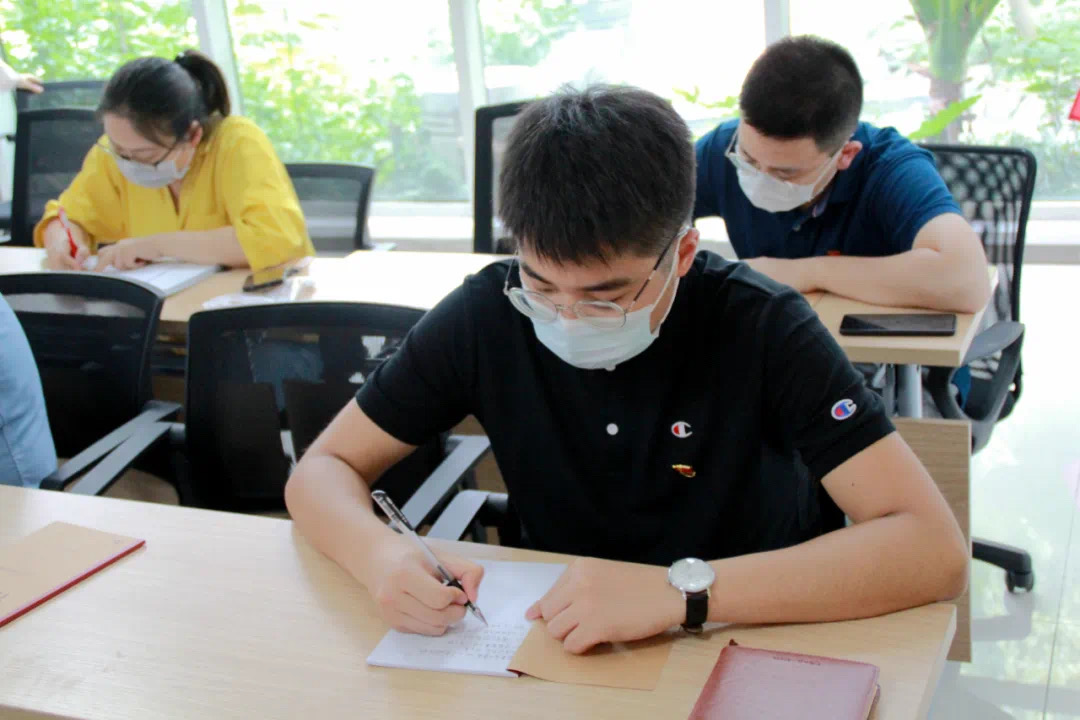 中共南宫NG28电力支部委员会召开 “不忘初心、不负韶华”专题组织生涯会