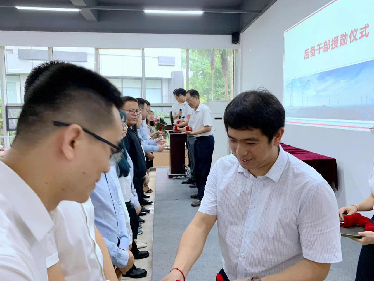 南宫NG28电力集团后备干部作育签约仪式| 携手共赢，匠心传承