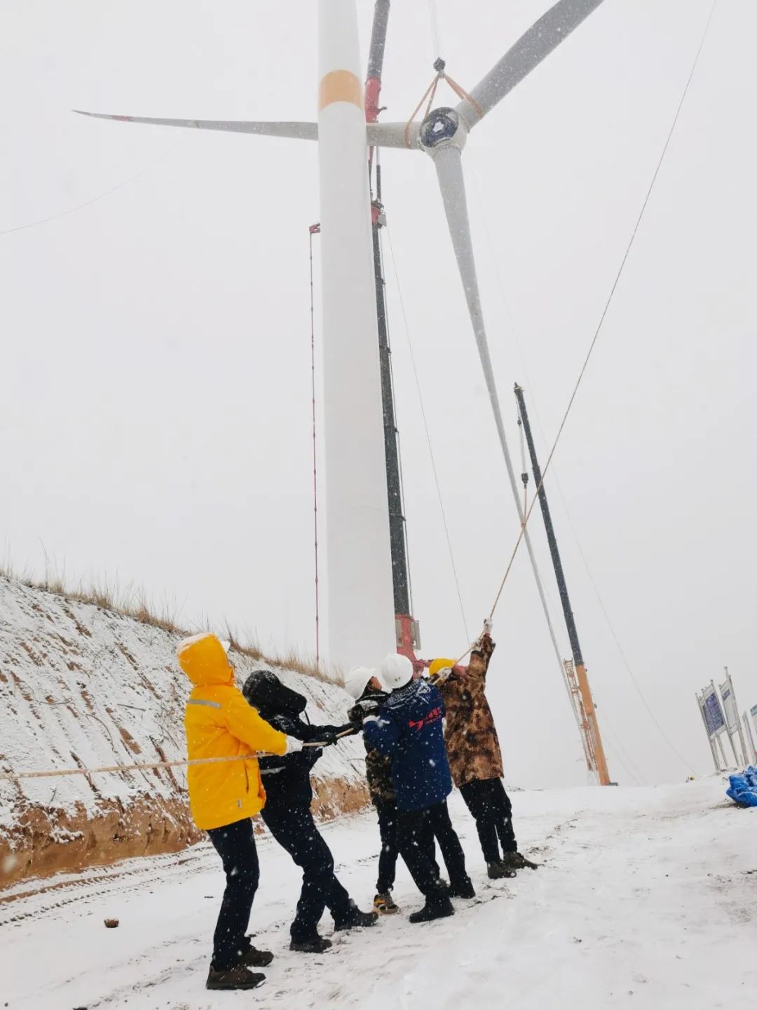 战风雪，斗严寒！南宫NG28电力冒雪奋进促工期