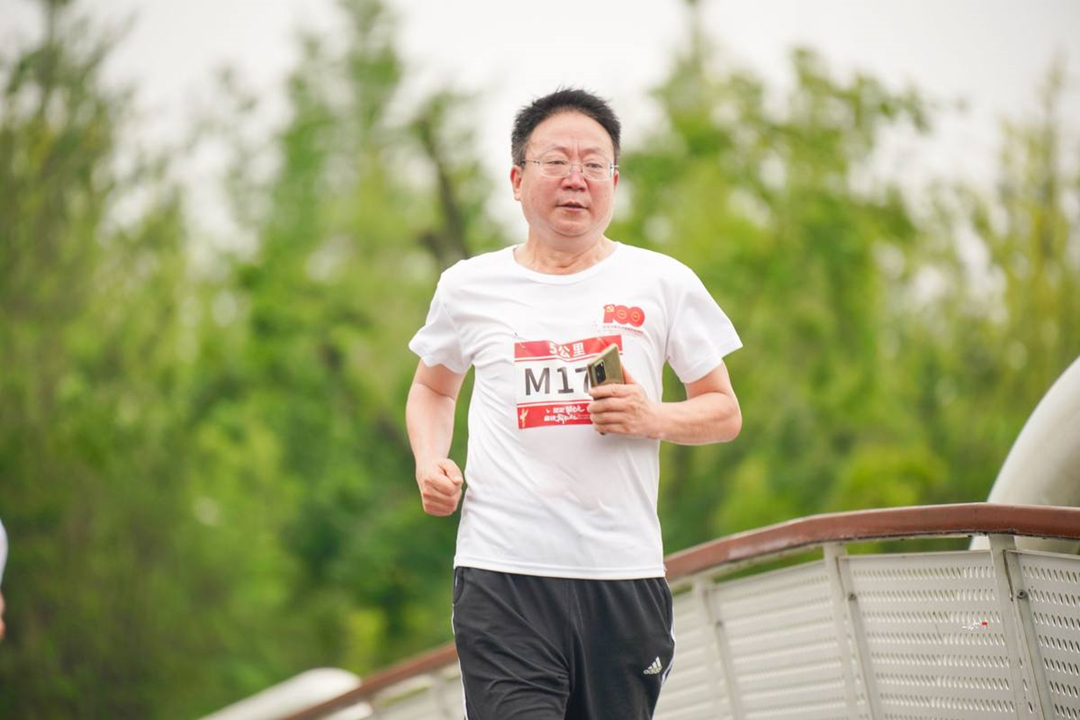 “坚定跟党走 奋进新征程”庆祝中国共产党建设100周年四川省民营企业健步行活动南宫NG28健儿尽展风范