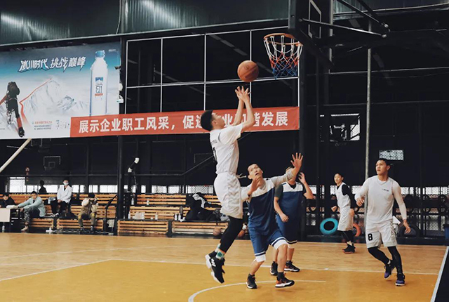 南宫NG28电力集团加入成都会青羊区府南街道总工会“迎篮而上”职工篮球赛，荣获亚军！
