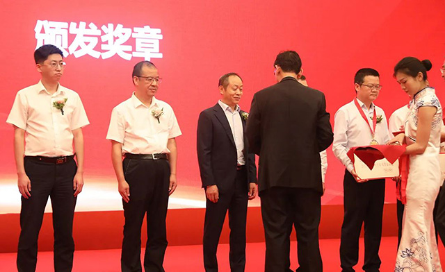 南宫NG28电力集团总司理陈云受邀出席2023年四川企业家年会并荣获奖项