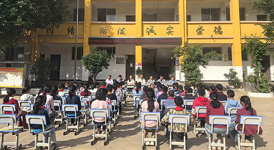 情暖校园 爱心助学 —— 南宫NG28电力集团向永胜县光华乡新民小学捐赠课桌椅?